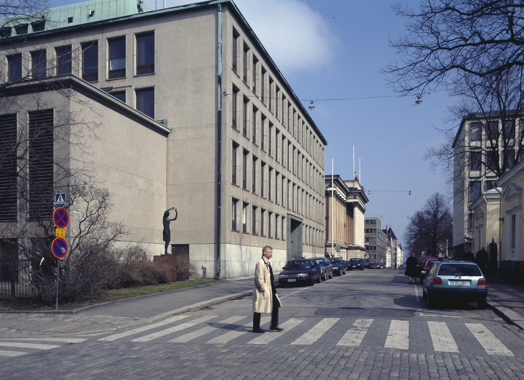 Rauhankatu 19, 17, 15. Taustalla vasemmalla Kansallisarkisto, Rauhankatu 17.