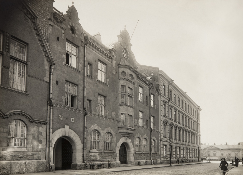 Ratakatu 8, 10, 12. Vas