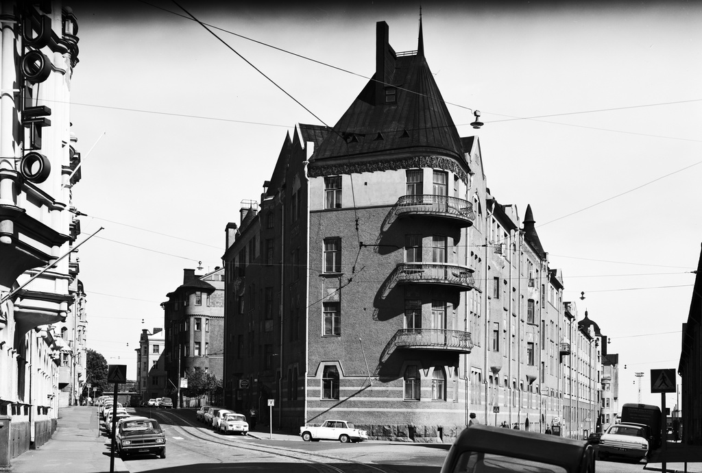 Kauppiaankatu 2 - Kruunuvuorenkatu 7. As