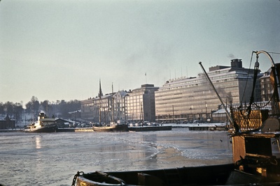 Eteläranta 10, 8, 6, 4, 2 sekä Pakkahuoneenlaituri ja Lyybekinlaituri Kauppatorin suunnasta nähtynä  similar photo