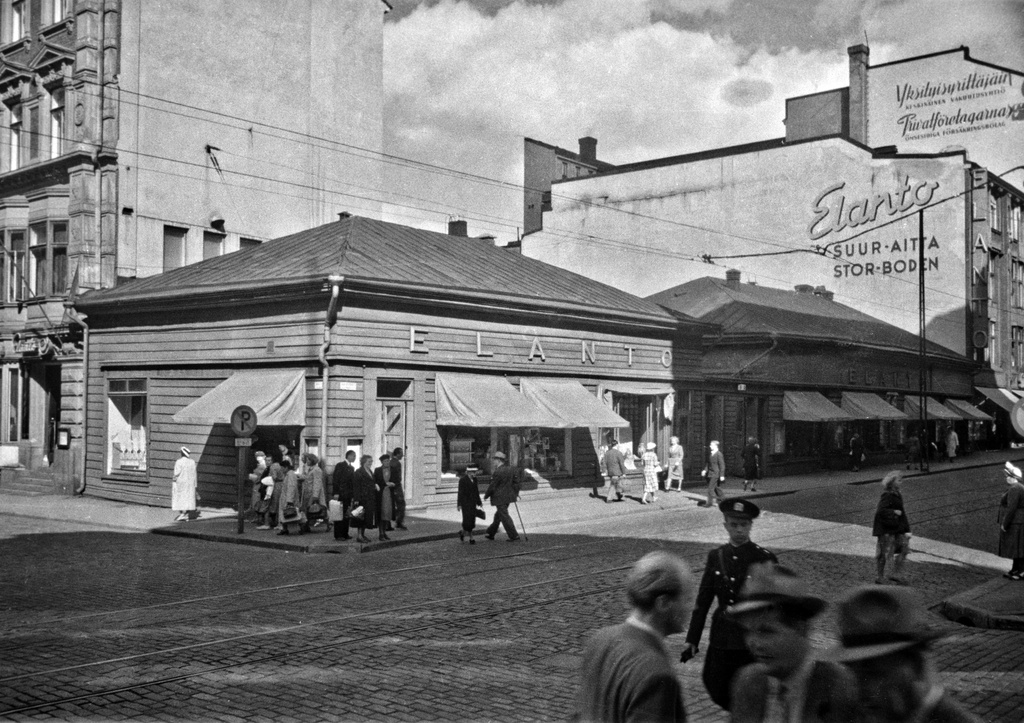 Aleksanterinkatu 9. - Kluuvikatu 5. Elannon myymälä ja Elannon suur-aitta