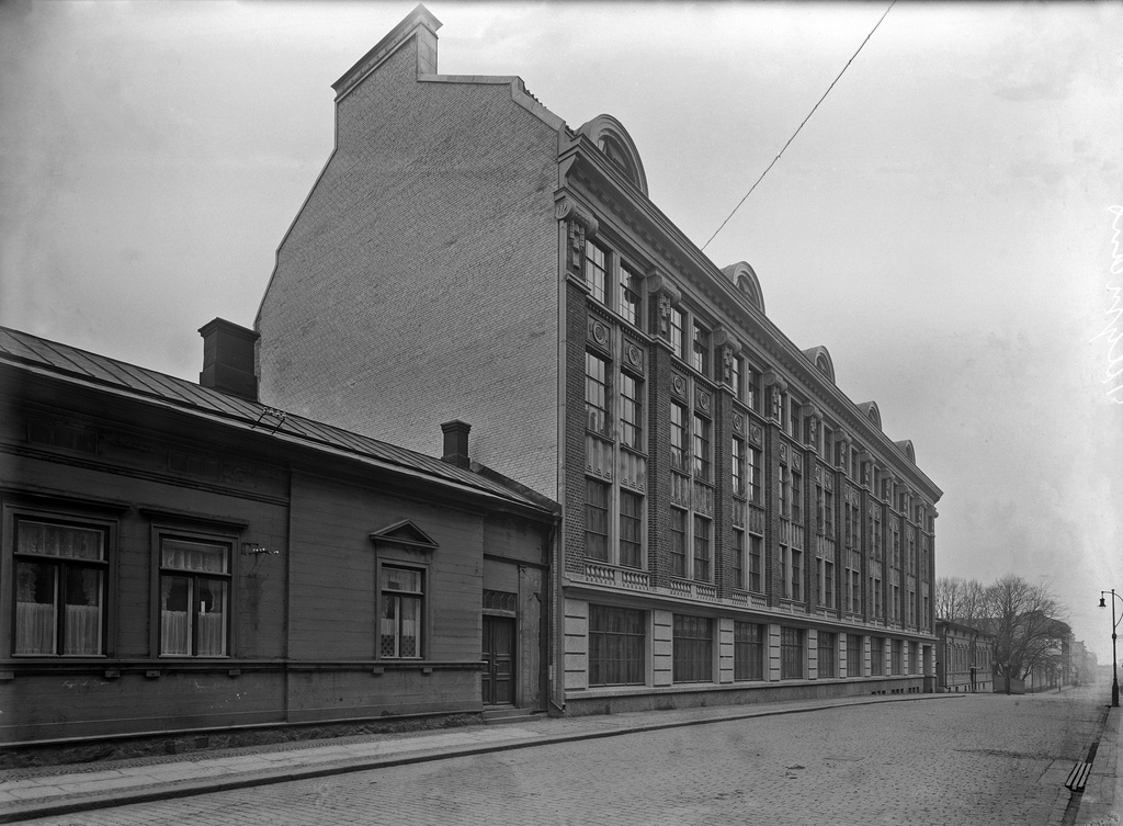 Lönnrotinkatu 8 - 10.