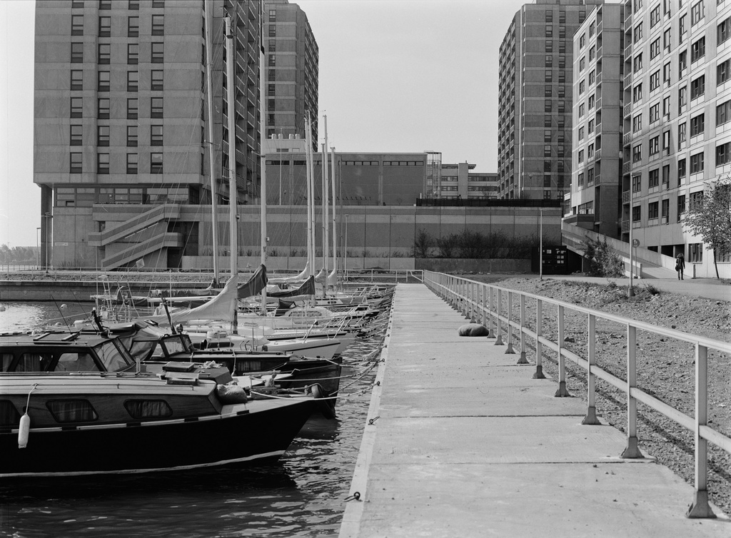 Vasemmalla Hakaniemenranta 26, oikealla Hakaniemenranta 28, 30.