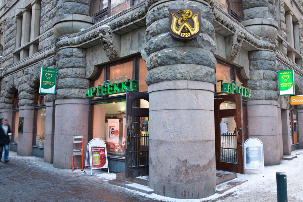 Willhelmsin apteekki, Aleksanterinkatu 44 - Mikonkatu 3..