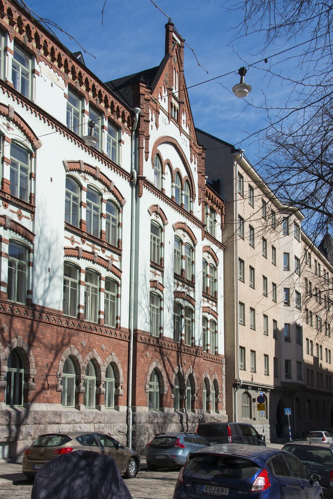 Rauhankatu 13. Karl Hård af Segerstadtin ja Bertel Jungin suunnittelema rakennus "Helios". Rakennusvuosi 1898.
