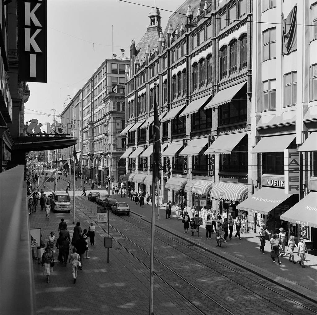Aleksanterinkatu 15 ja 13.