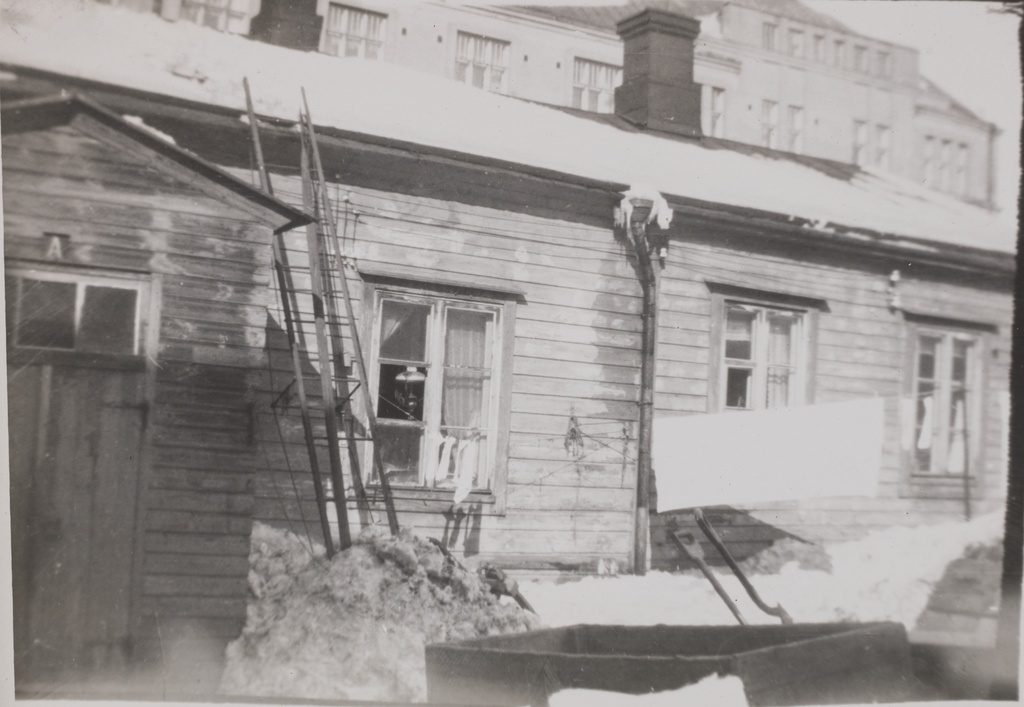 Talvinen sisäpihakuva Kalevankatu 50:stä