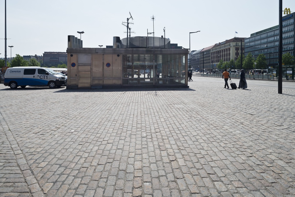 Hakaniemen metrosisäänkäynti Hakaniementorilla