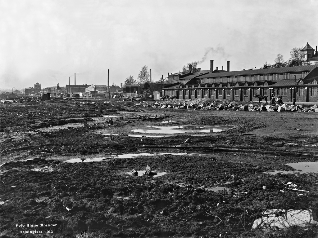 Sörnäisten rantatie 27 - 25, 23, 21, 19, 17, 15.  Sörnäisten rantatie 25-27:ssä Oy Silfverbergin & Wecksellin yhdistetyt Hattutehtaat