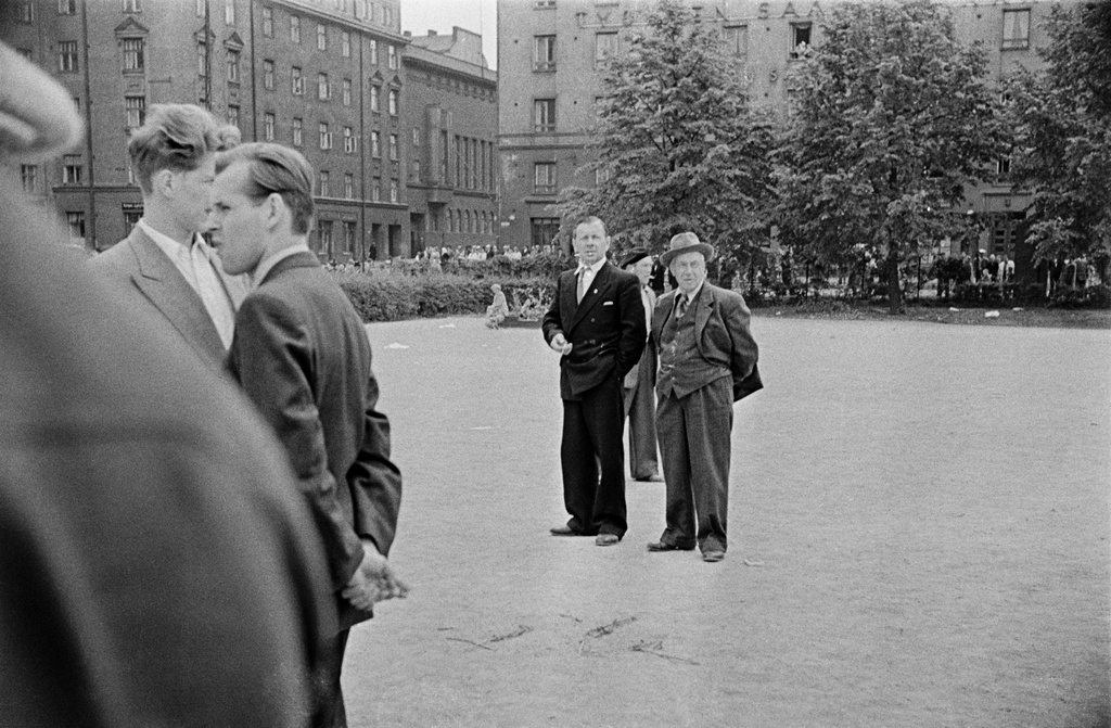 Rauhanmarssi, yleisöä Kallion urheilukentällä (Brahen kenttä).