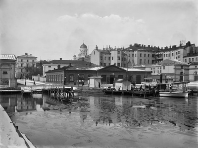 Kanavatori 2 (nykyinen Meritullitori 4, 6), Aleksanterinkatu 1, 3. Kuva Kanavarannasta.  duplicate photo