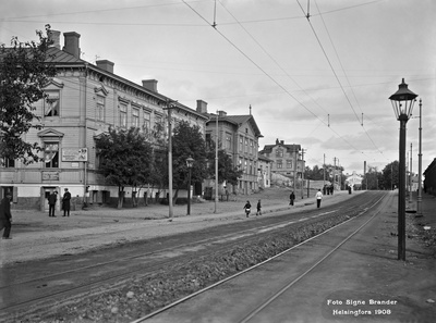 Itäinen Viertotie 13, 15, 17, 19.  Nykyinen Hämeentie 16, 20, 22.  duplicate photo