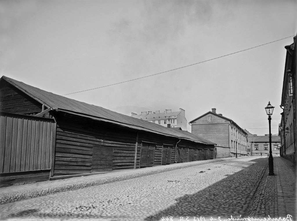 Lastenkodinkuja 2, 4.