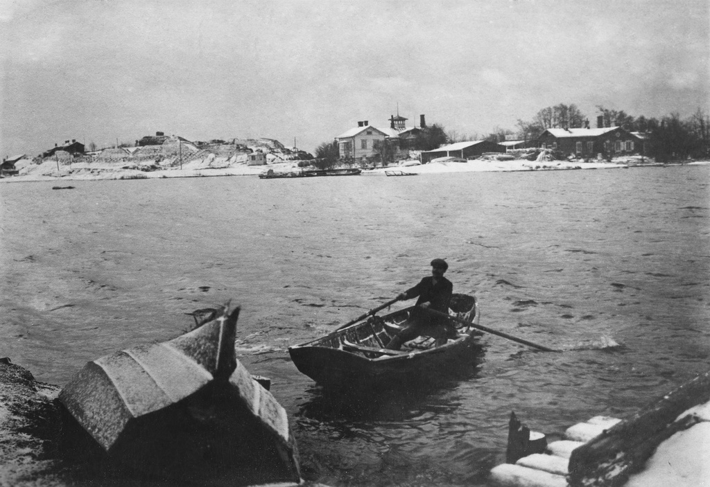 Harakka ja Uunisaari Länsi-Kaivopuistosta (Uunisaarensalmen rannalta) nähtynä