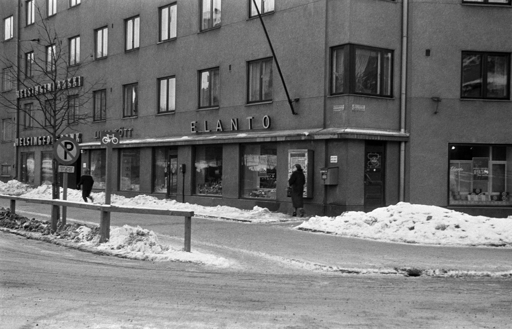 Mannerheimintie 152. - Kuusitie 2. Elannon myymälä, lihamyymälä, Helsingin osakepankki.
