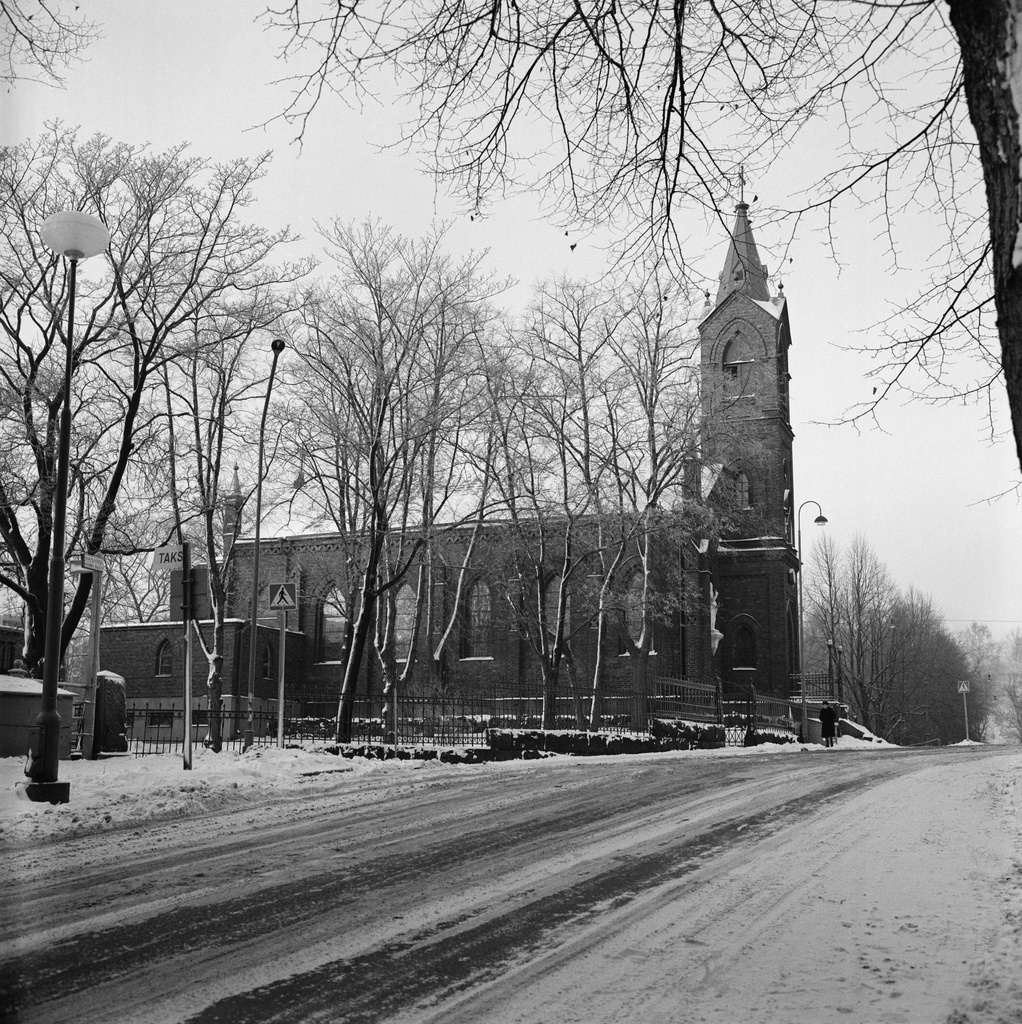 Katolinen Pyhän Henrikin kirkko, Puistokatu 1a.