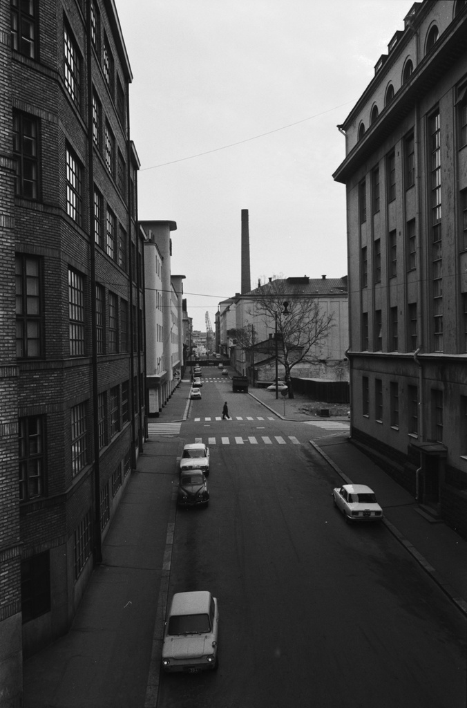 Näkymä Ruoholahden sillalta Porkkalankadulta kaakkoon, Köydenpunojankadulle