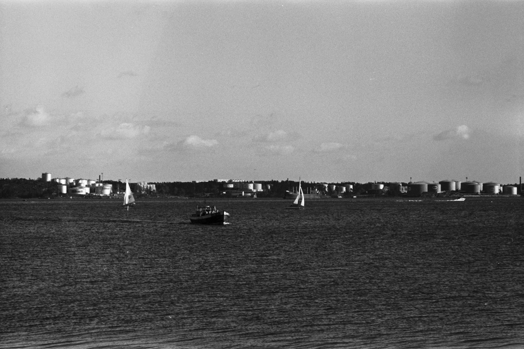 Näkymä Katajanokanlaiturin kärjestä itään, Laajasalon suuntaan