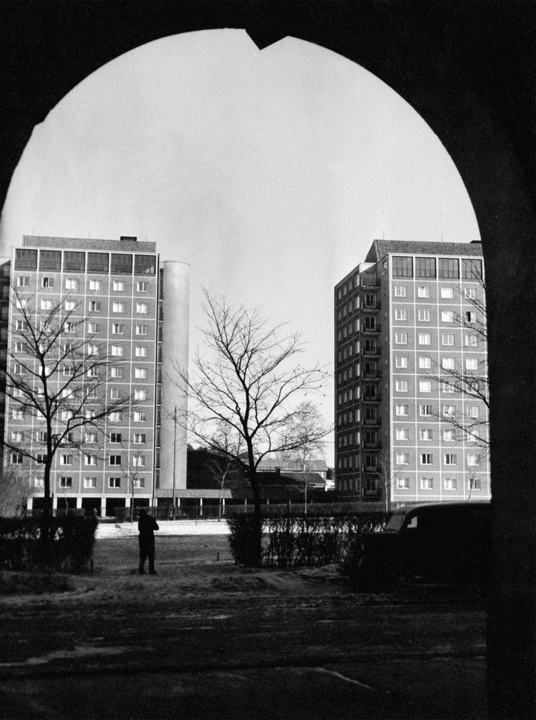 Pohjoinen Hesperiankatu 23-25 kuvattuna Eteläisen Hesperiankadun puolelta