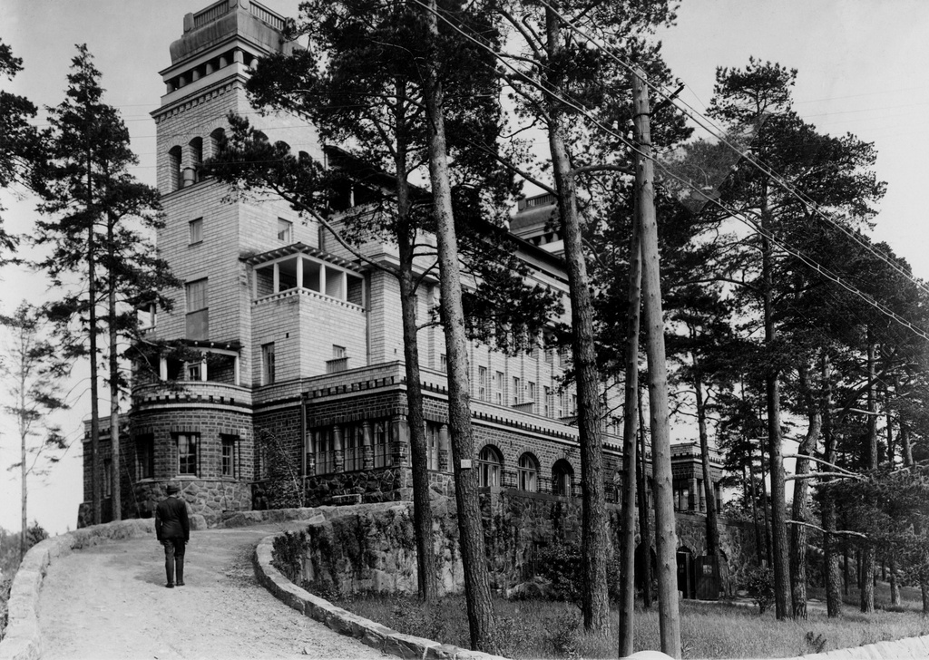 Kulosaaren Rantahotelli, Wihurinaukio 2. Kulosaari