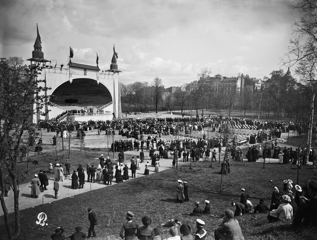 Laulujuhlat Kaisaniemen urheilukentällä 6.- 9.6.1907