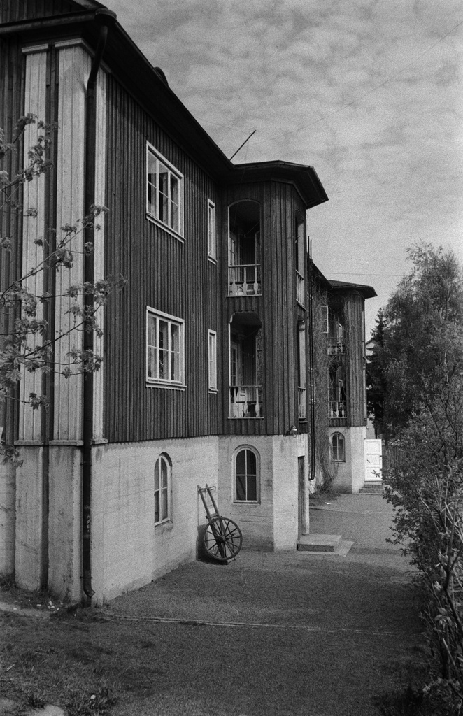 Käpylä, Kullervonkatu 22 (Arabiankatu 22) pihan puolelta.