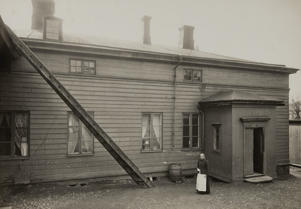 Jääkärinkatu 7, pihakuva.