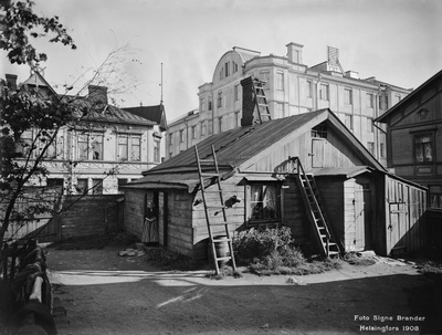 Albertinkatu 10. Piha. Rakennus purettu 1912.  duplicate photo