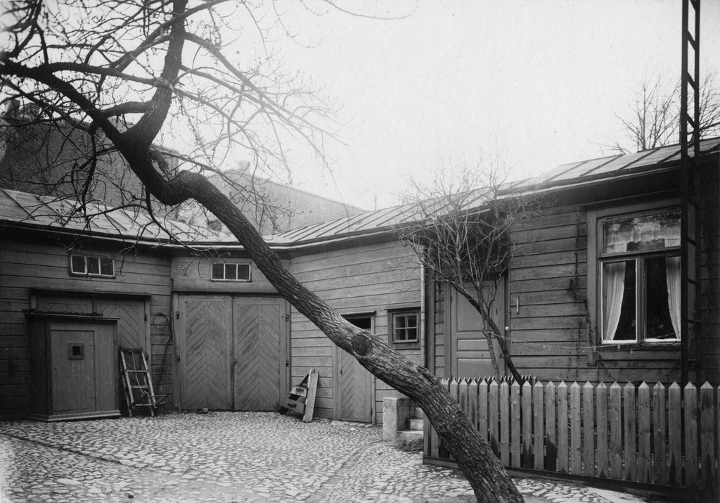 Bulevardi 7-9 (Boulevardsgatan 7) Pihakuva.