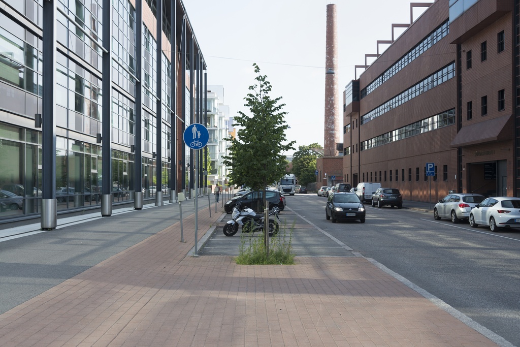 Sörnäistenkatu, taustalla Tukkutori.