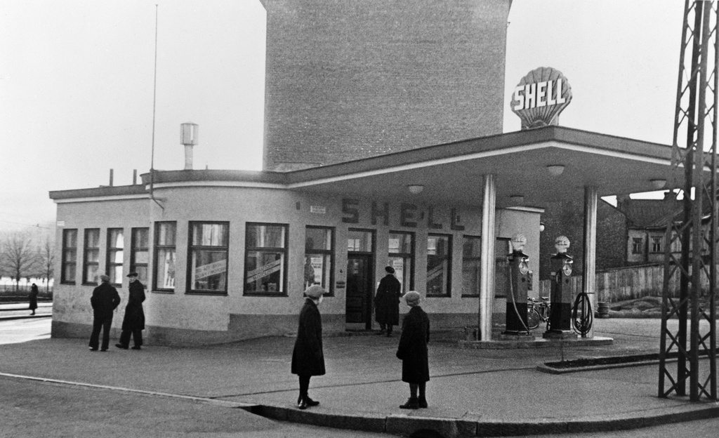 Oy Shell Ab:n huoltoasema, Läntinen Brahenkatu 14 - Sturenkatu 13.