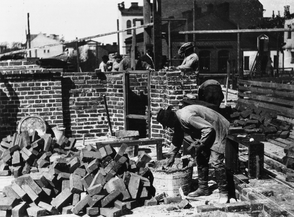 Talonrakennustöitä