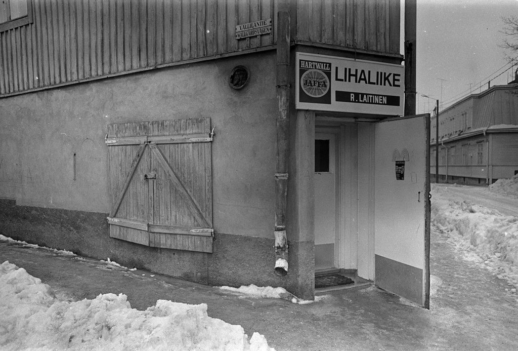 Lihaliike R. Laitinen Vallilantien ja Vanajantien kulmassa sijaitsevassa puutalossa Puu-Vallilassa
