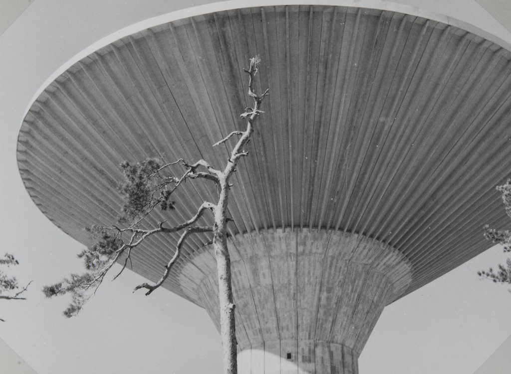 Lauttasaaren vesitorni.