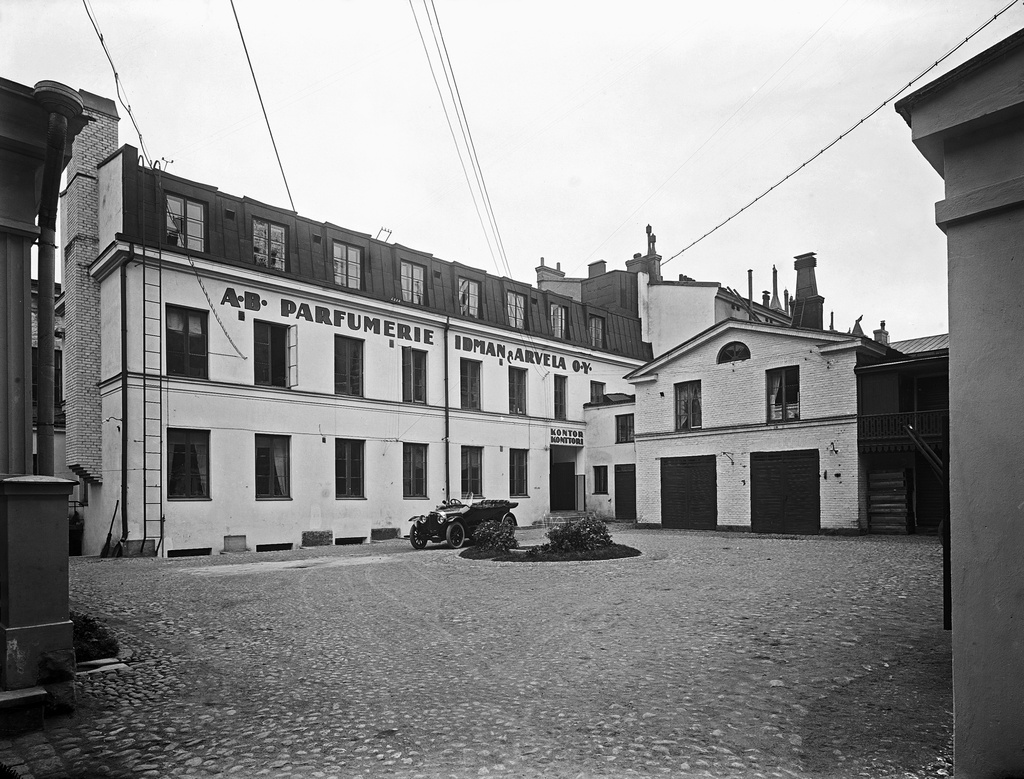Mariankatu 9. Piharakennus