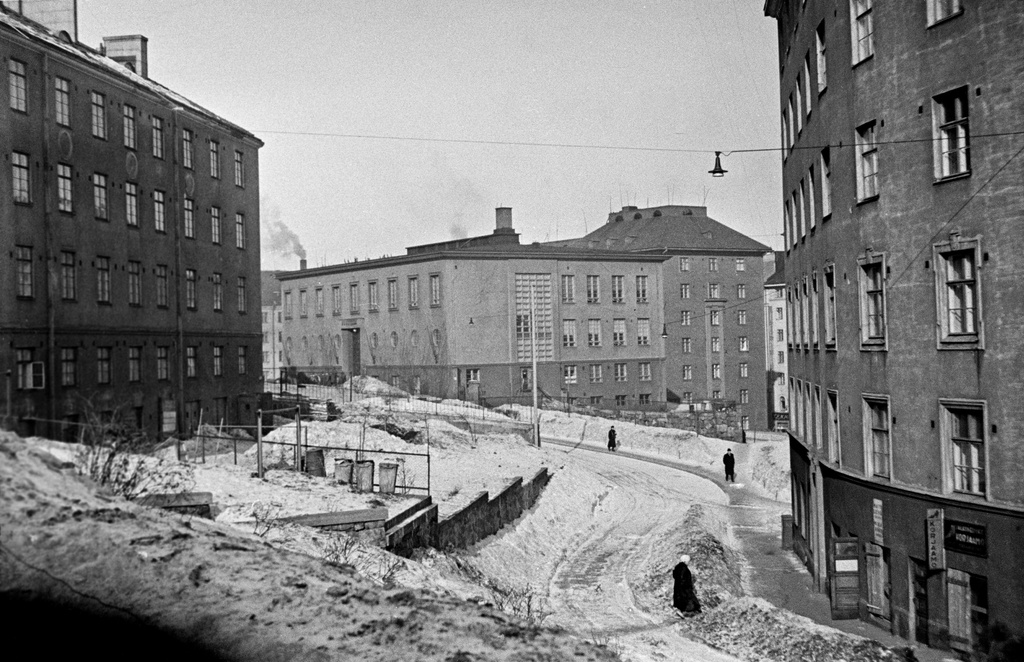 Torkkelinmäki, vasemmalla Franzeninkatu 6, 8, oikealla Franzenink