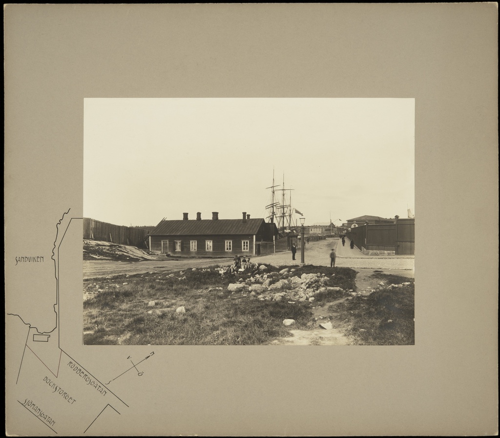 Punavuori, vanhan kylpylaitoksen puurakennus (perustettu 1821) Punavuorenkadun päässä Hietalahden rannalla, nähtynä nykyisen Telakanpuistikon (ent. Tokantori) kohdalta