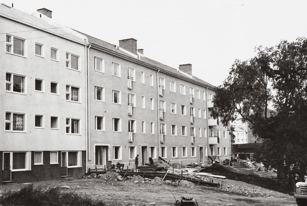 Asunto-Oy Orioninkatu 10-12, valmistunut 1957.