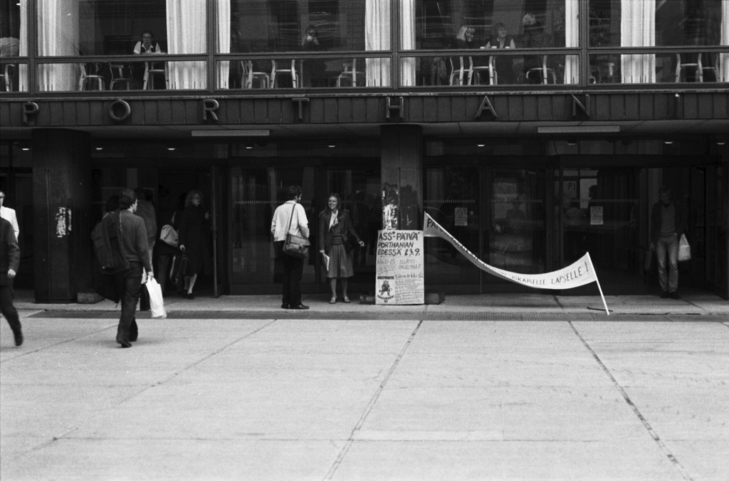 Yliopistonkatu 3. Näkymä Helsingin yliopiston Porthanian edustalta, Hallituskatu 7 (Yliopistonkatu 3)