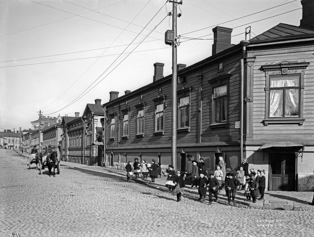 Ruoholahdenkatu 12, 10, 8.