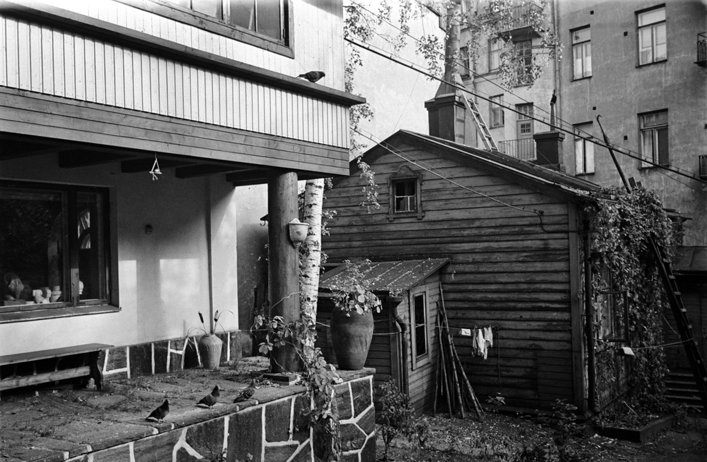 Pohjoisranta 12. Kaksi rakennusta sisäpihalla.