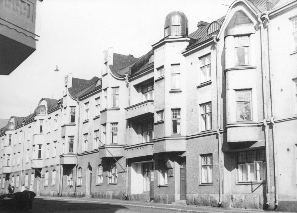 Huvilakatu 5, 7, 9. Talo no. 9-11 purettu 1960.