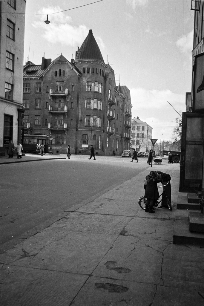 Mannerheimintie 76, jota kutsuttiin "Sipoon kirkoksi". Rakennus purettiin 1978.