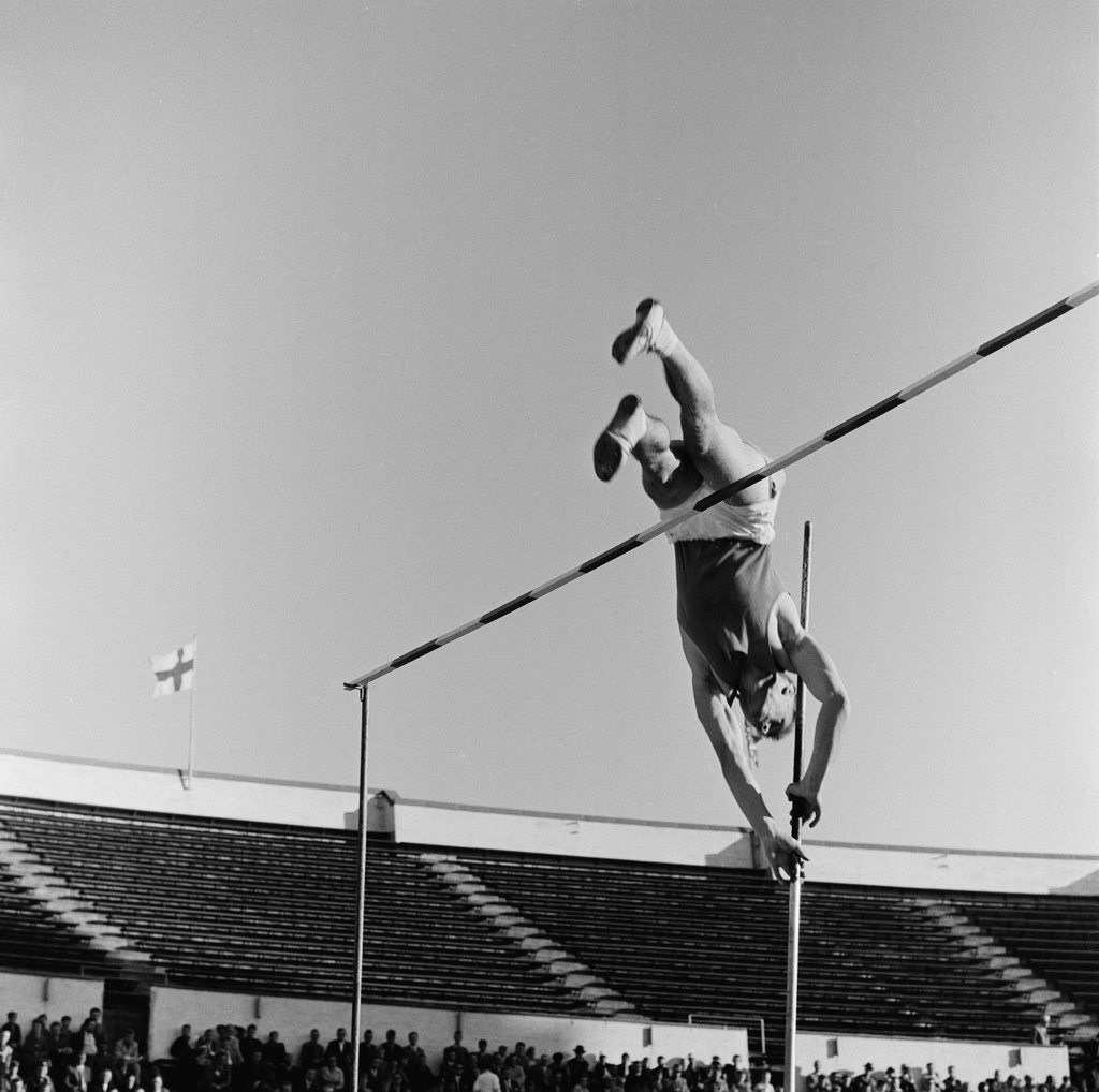 Yleisurheilukilpailut Olympiastadionilla.