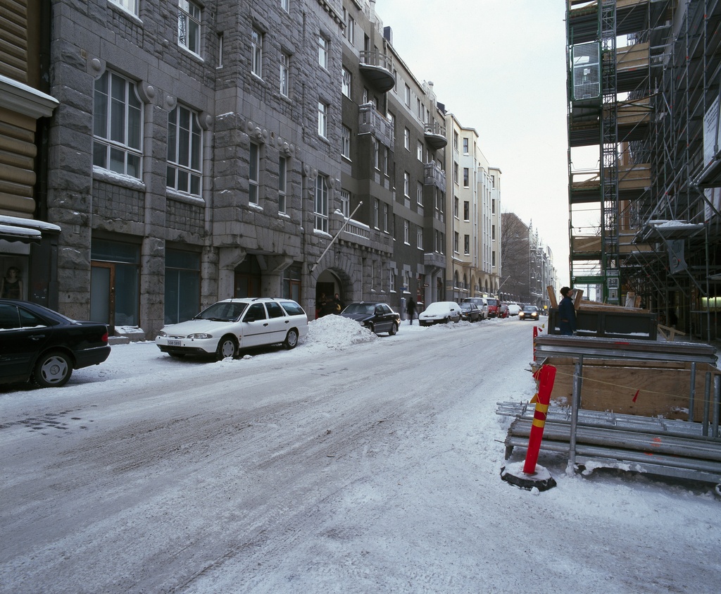 Liisankatu 17, 15, 13, 11 ja 12.