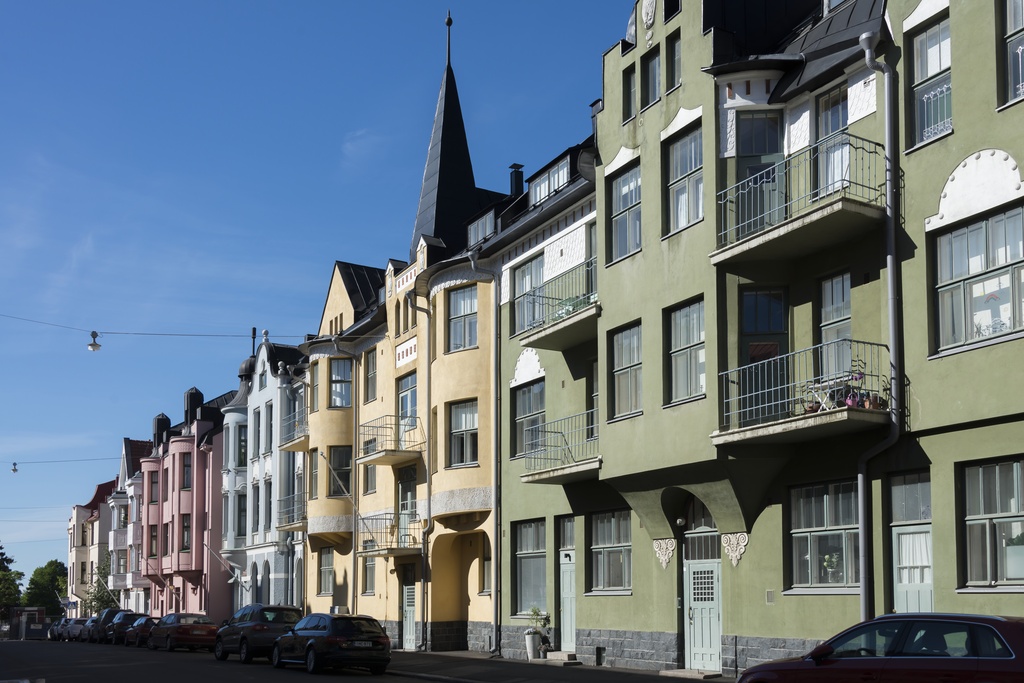 Näkymä Huvilakatua etelään. Oikealla Huvilakatu 12.