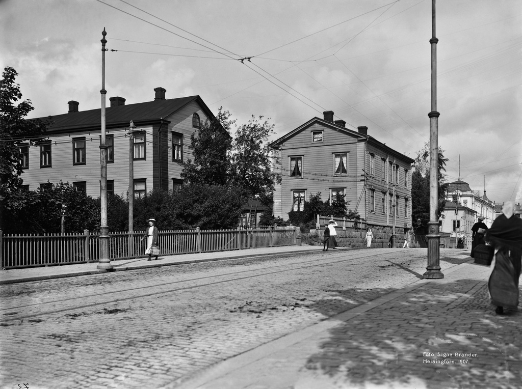 Siltasaarenkatu 4, 6, 8.