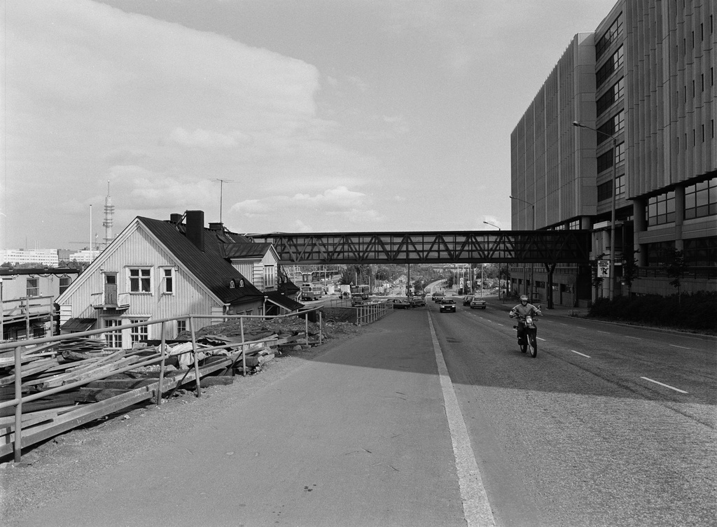 Pasilan asema ja kävelysilta Ratapihantien yli.