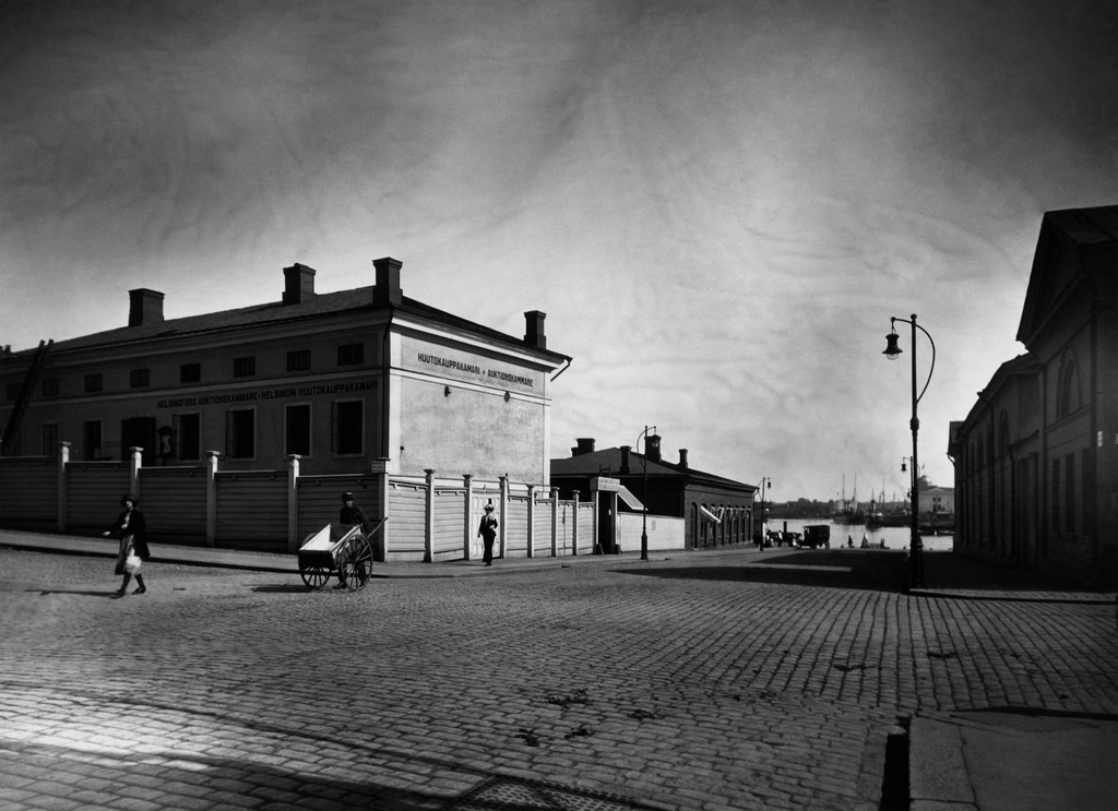 Aleksanterinkatu 1. - Mariankatu 3. Helsingin huutokauppakamari.