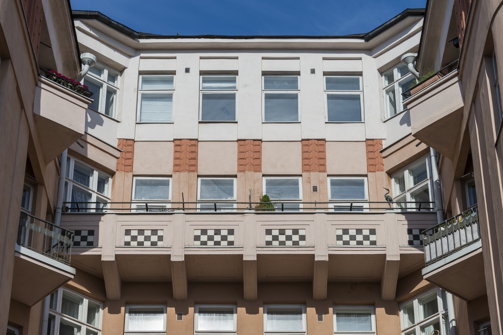 Maurinkatu 4. Heikki Kaartisen rakennus "Suomela" vuodelta 1911. Yksityiskohta - parveke